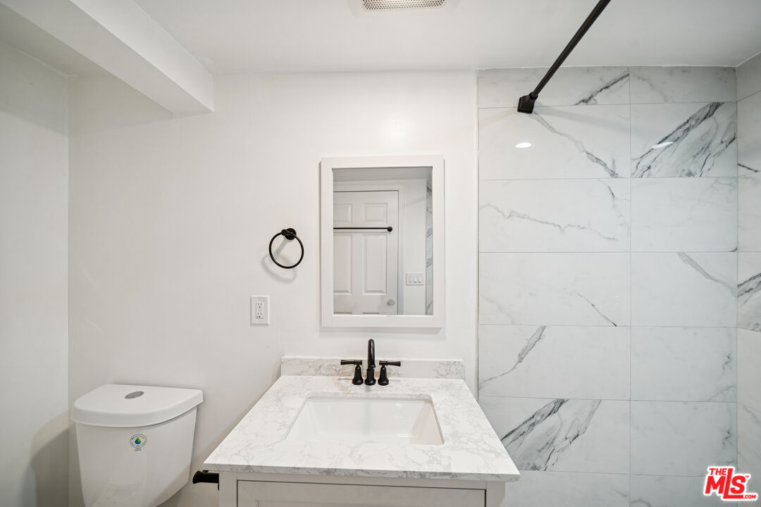 1267 Vin Scully Ave Unit: 1/2