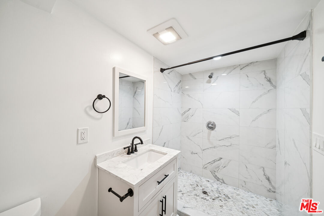 1267 Vin Scully Ave Unit: 1/2