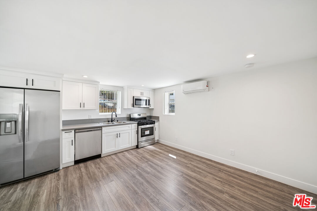 1267 Vin Scully Ave Unit: 1/2