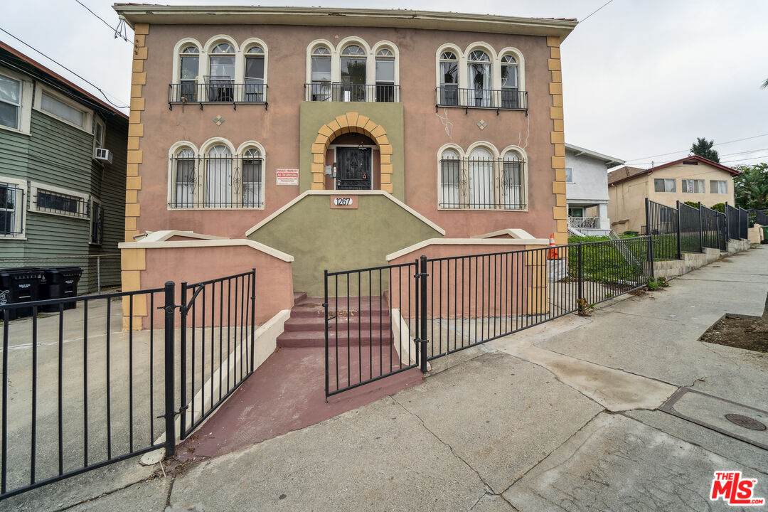 1267 Vin Scully Ave Unit: 1/2