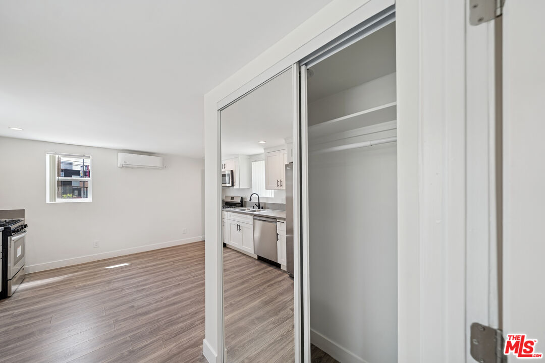 1267 Vin Scully Ave Unit: 1/2