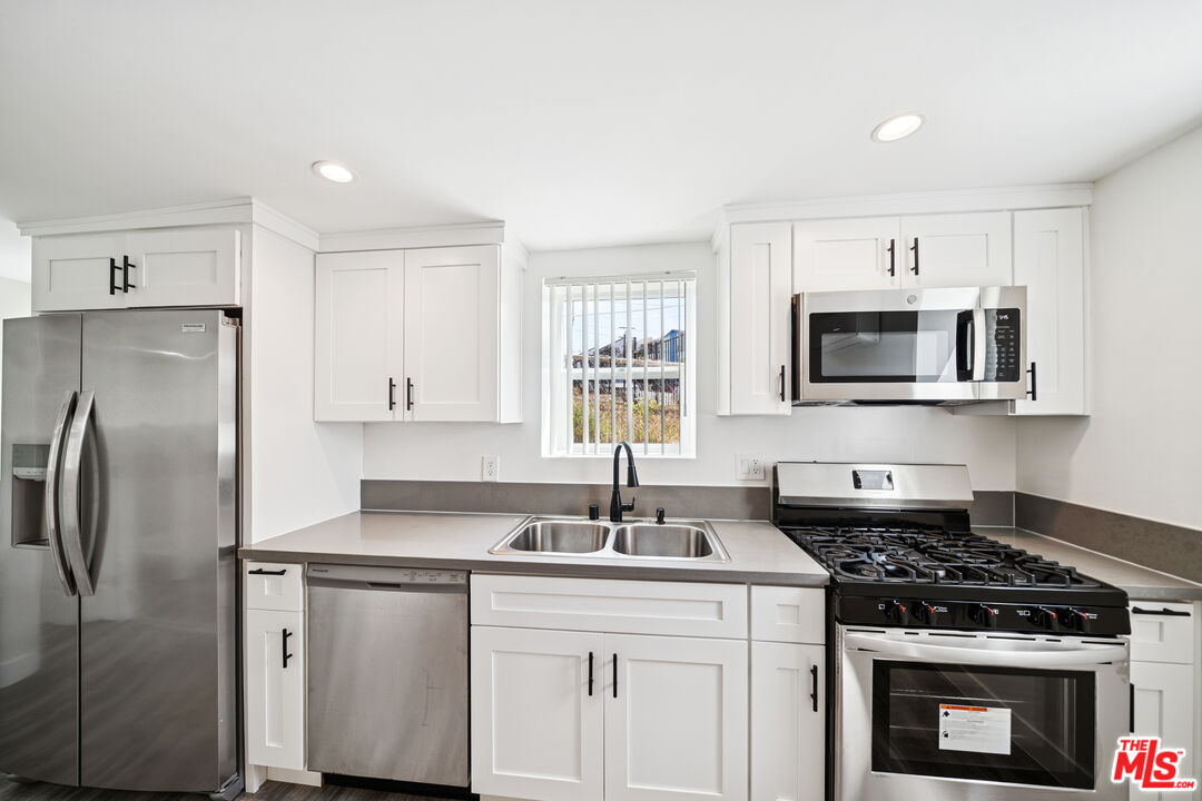 1267 Vin Scully Ave Unit: 1/2