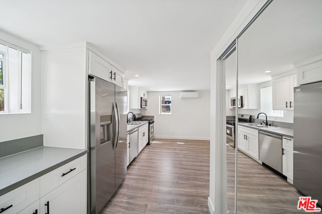 1267 Vin Scully Ave Unit: 1/2