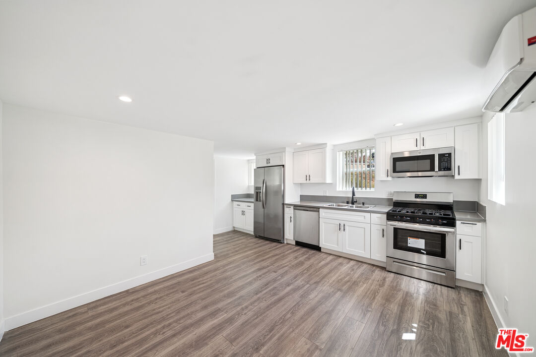 1267 Vin Scully Ave Unit: 1/2
