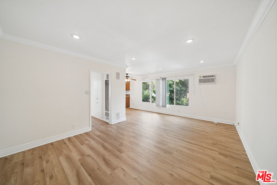 1215 N Hayworth Ave Unit: 203