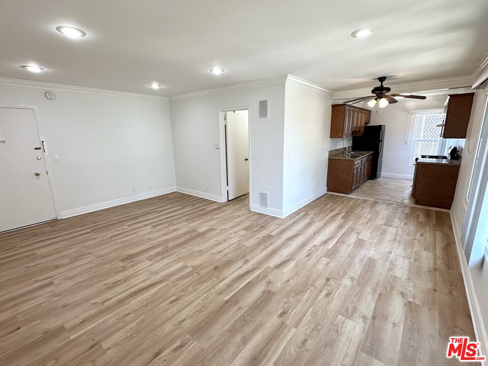 1215 N Hayworth Ave Unit: 203