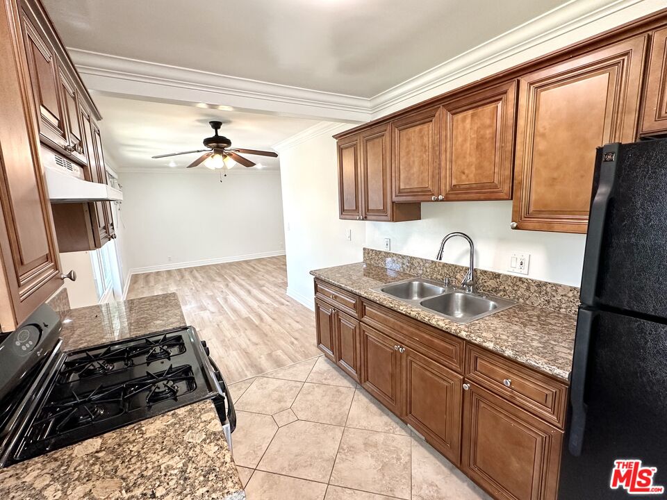 1215 N Hayworth Ave Unit: 203