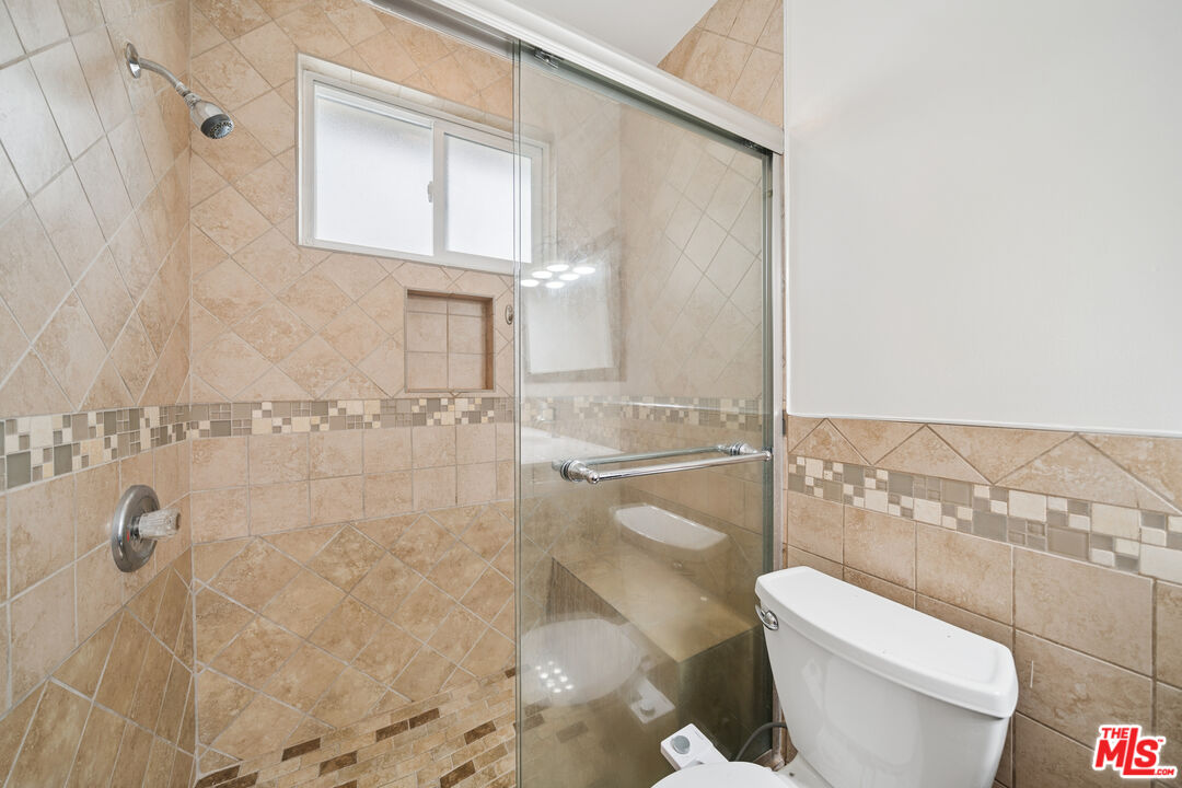 1215 N Hayworth Ave Unit: 203