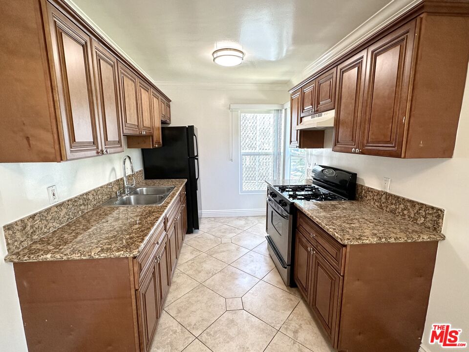 1215 N Hayworth Ave Unit: 203