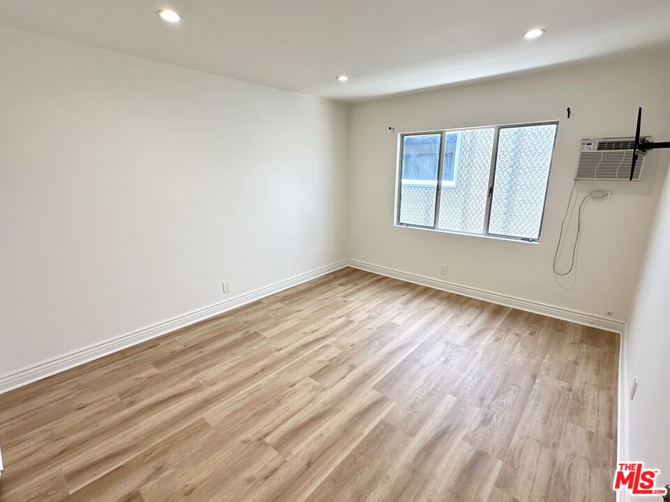 1215 N Hayworth Ave Unit: 203