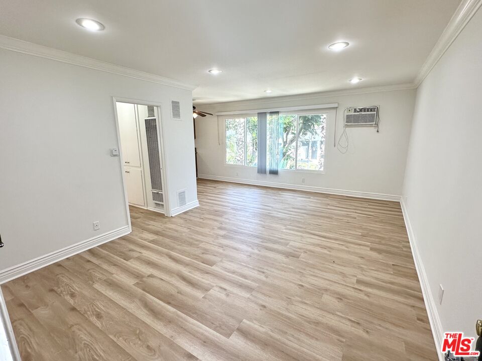 1215 N Hayworth Ave Unit: 203