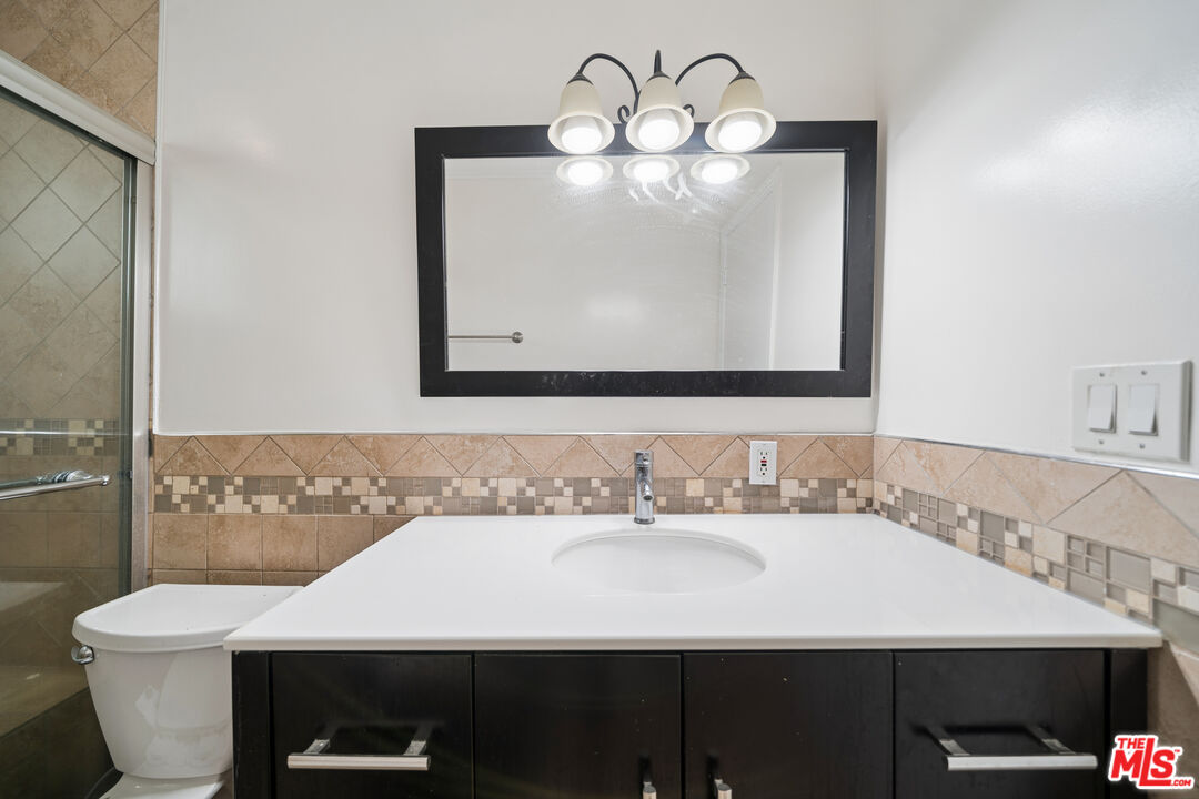 1215 N Hayworth Ave Unit: 203