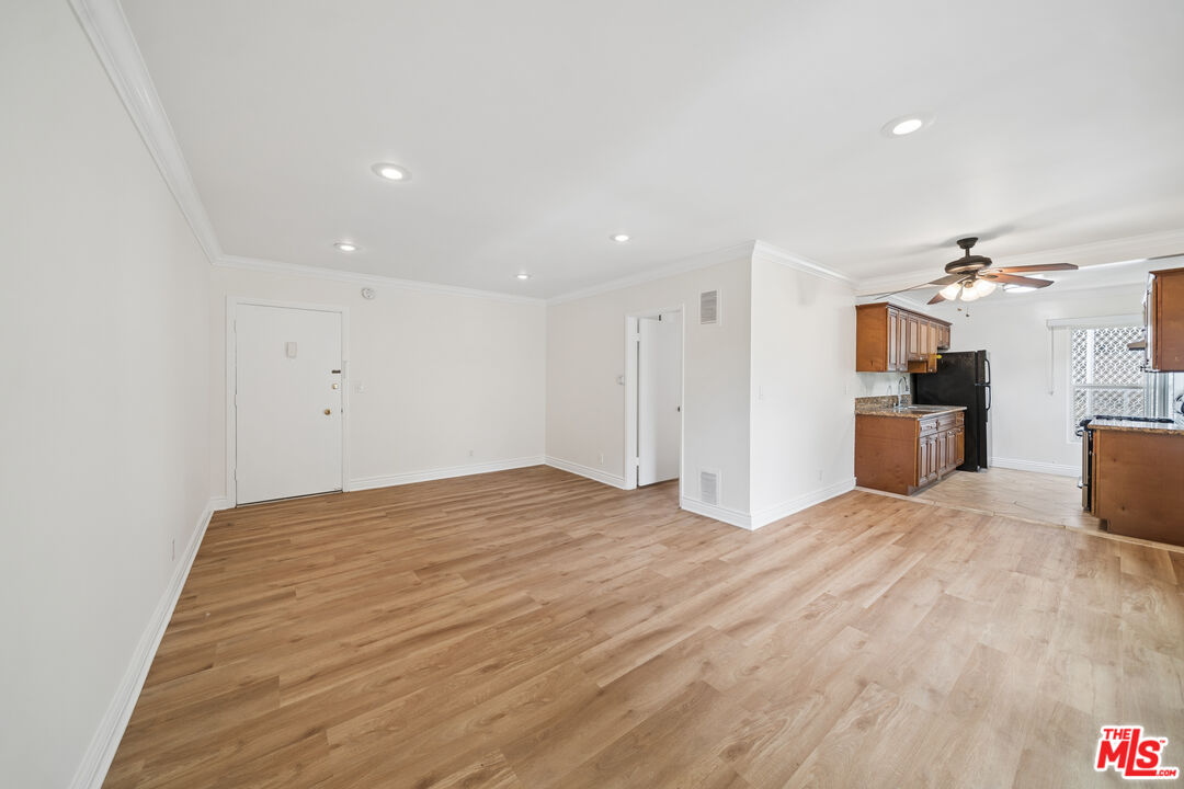 1215 N Hayworth Ave Unit: 203