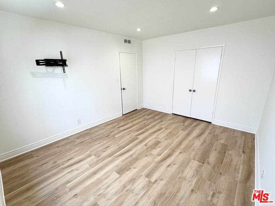 1215 N Hayworth Ave Unit: 203