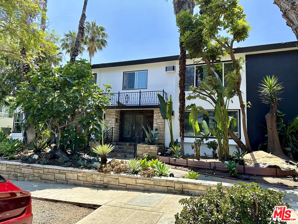 1215 N Hayworth Ave Unit: 203