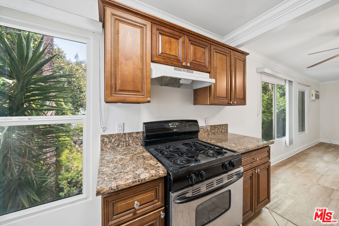 1215 N Hayworth Ave Unit: 203