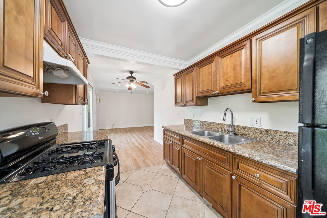 1215 N Hayworth Ave Unit: 203