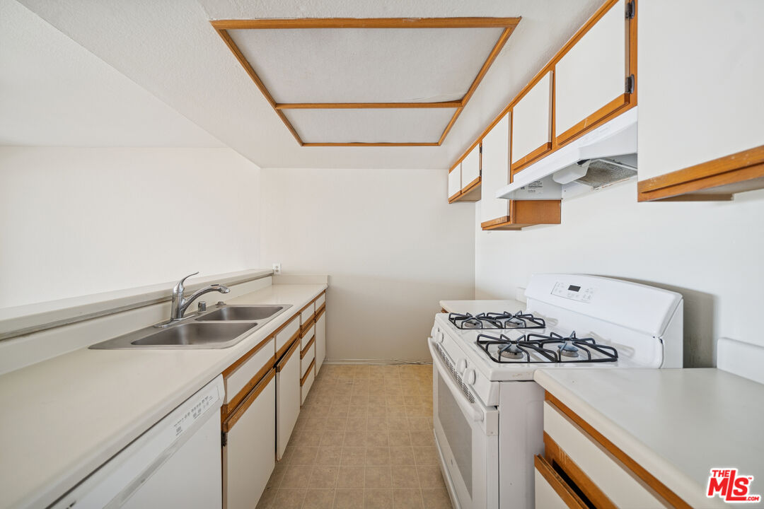 1519 N Martel Ave Unit: 308