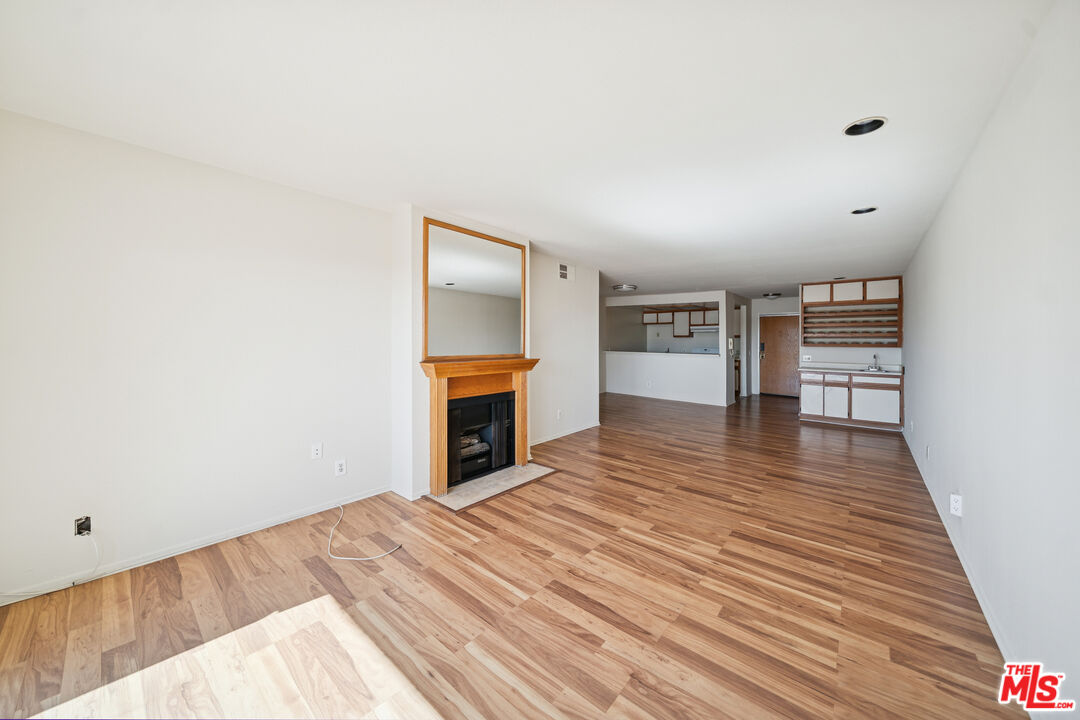 1519 N Martel Ave Unit: 308