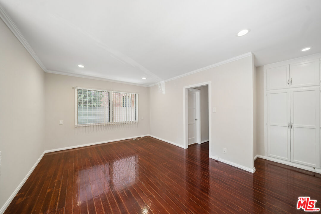 612 S Dunsmuir Ave Unit: 1