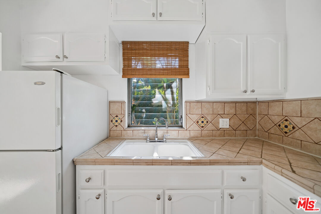612 S Dunsmuir Ave Unit: 1