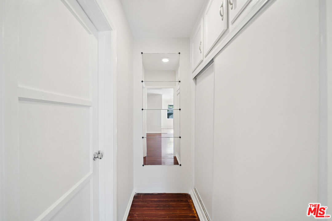 612 S Dunsmuir Ave Unit: 1