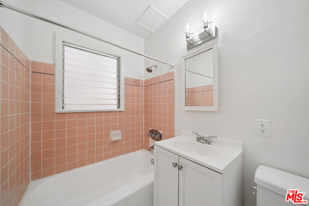612 S Dunsmuir Ave Unit: 1