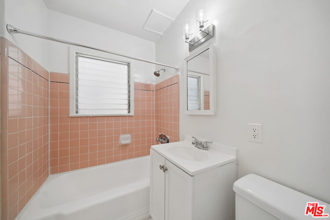 612 S Dunsmuir Ave Unit: 1