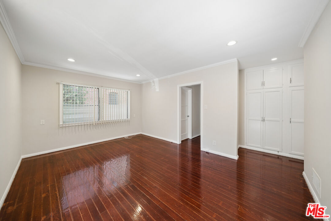 612 S Dunsmuir Ave Unit: 1
