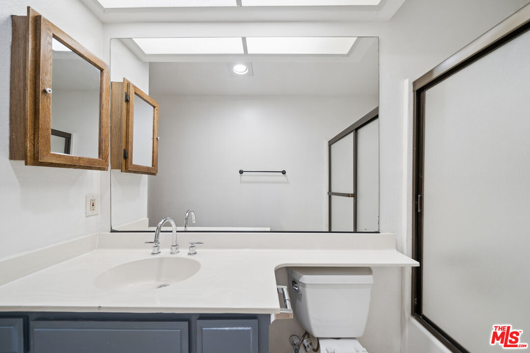11924 Mayfield Ave Unit: 2