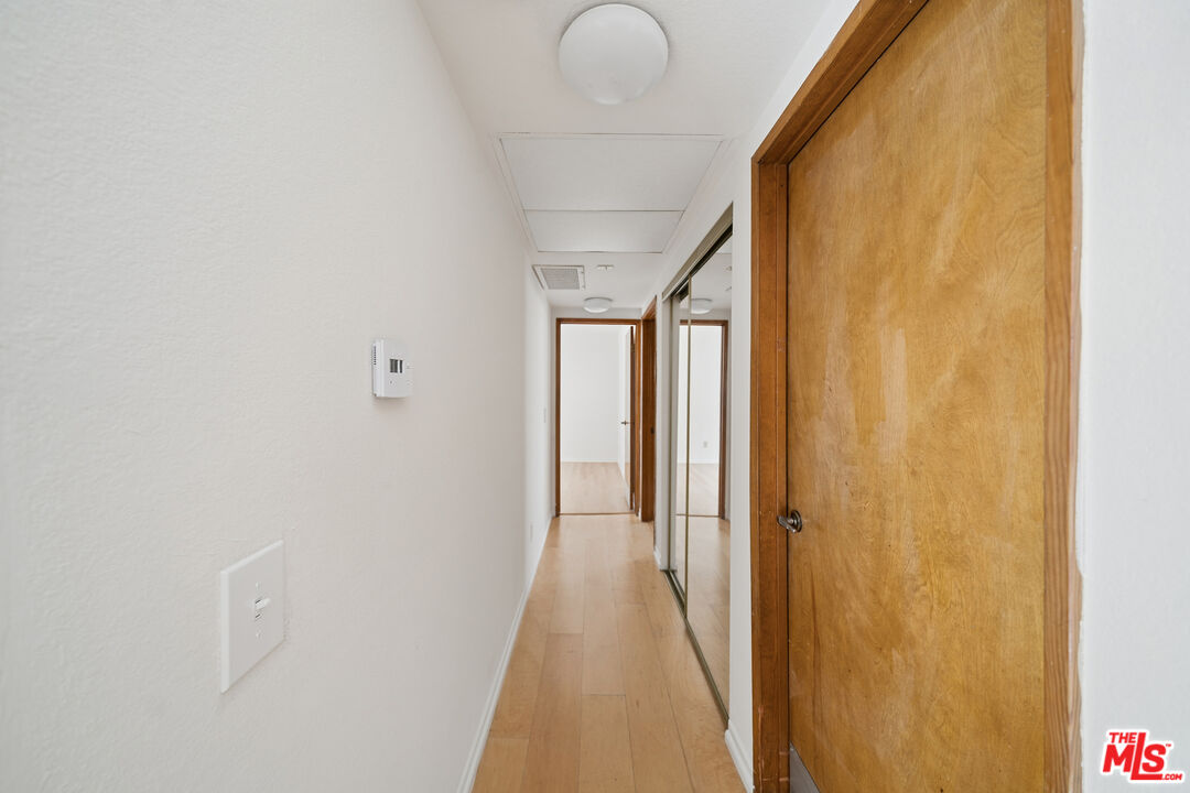 11924 Mayfield Ave Unit: 2