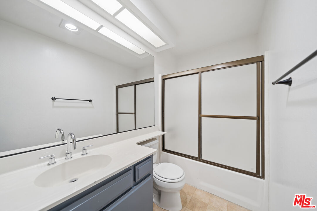 11924 Mayfield Ave Unit: 2