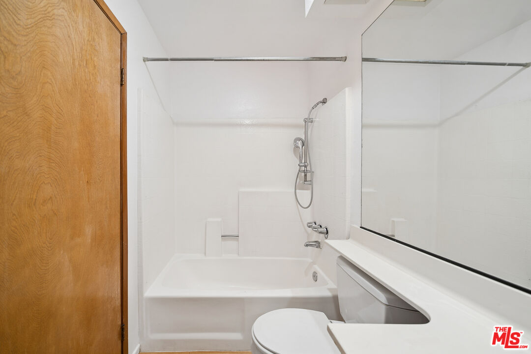 11924 Mayfield Ave Unit: 2