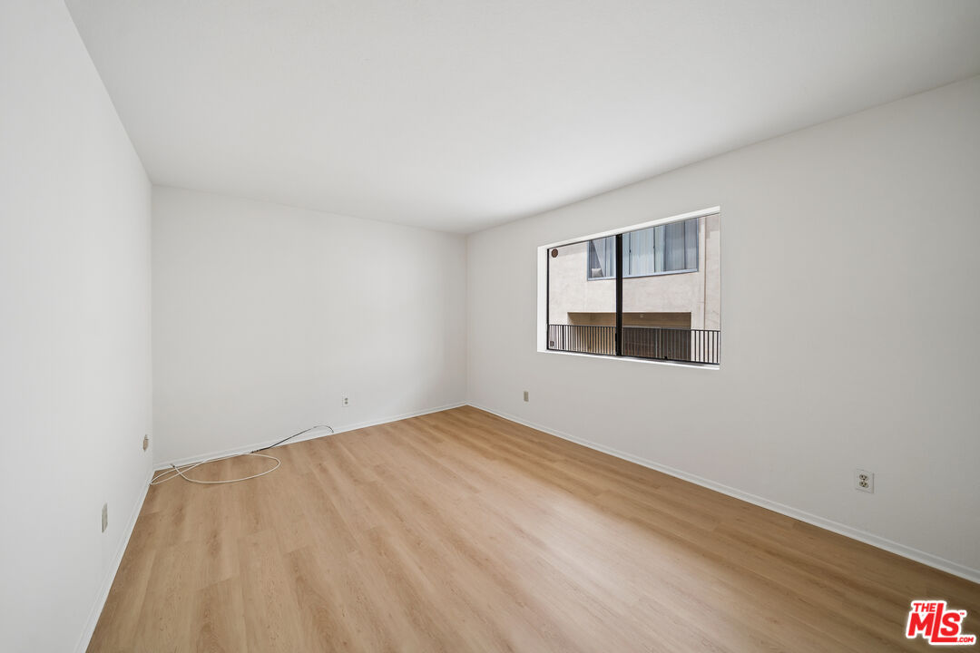 11924 Mayfield Ave Unit: 2