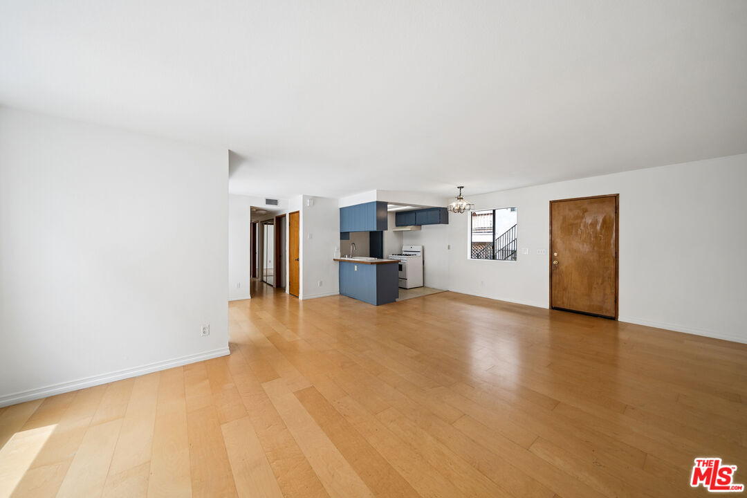 11924 Mayfield Ave Unit: 2