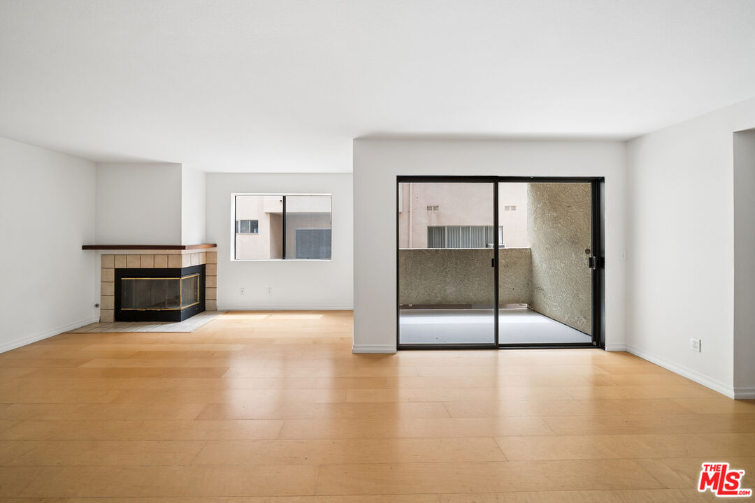 11924 Mayfield Ave Unit: 2