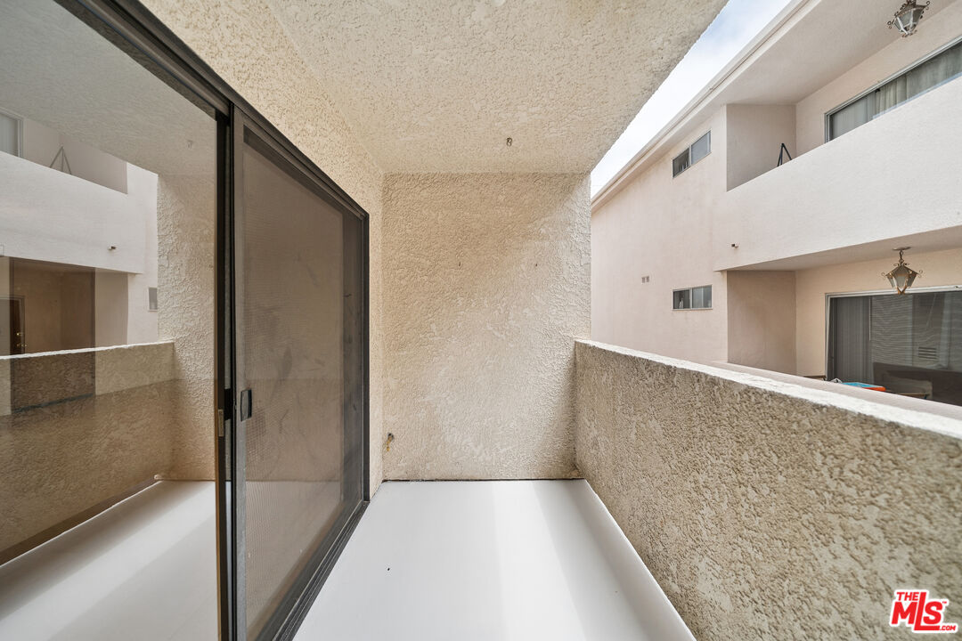 11924 Mayfield Ave Unit: 2
