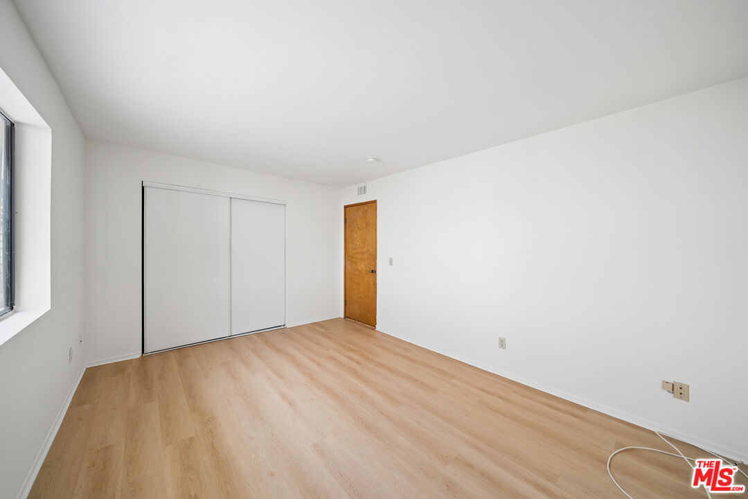 11924 Mayfield Ave Unit: 2