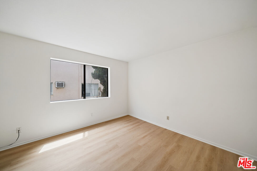 11924 Mayfield Ave Unit: 2