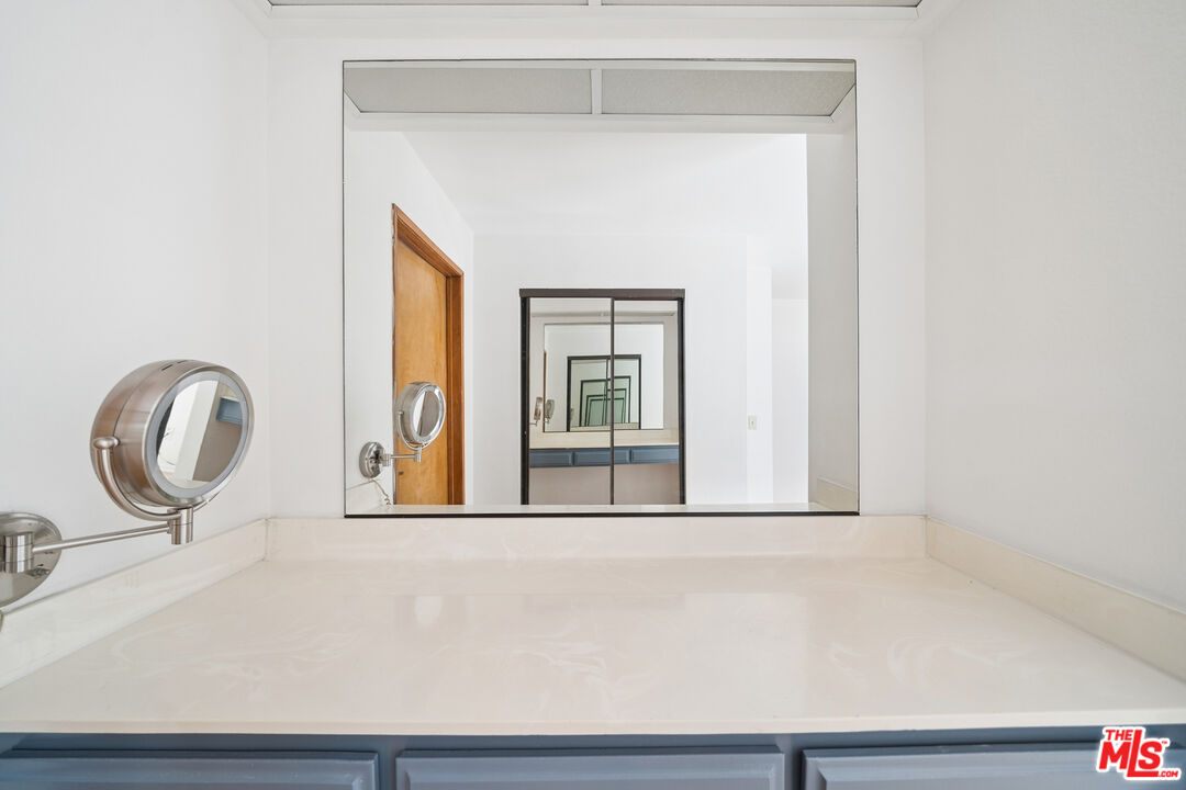 11924 Mayfield Ave Unit: 2