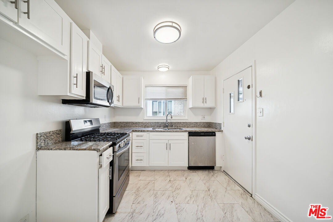 3652 Carmona Ave Unit: 6