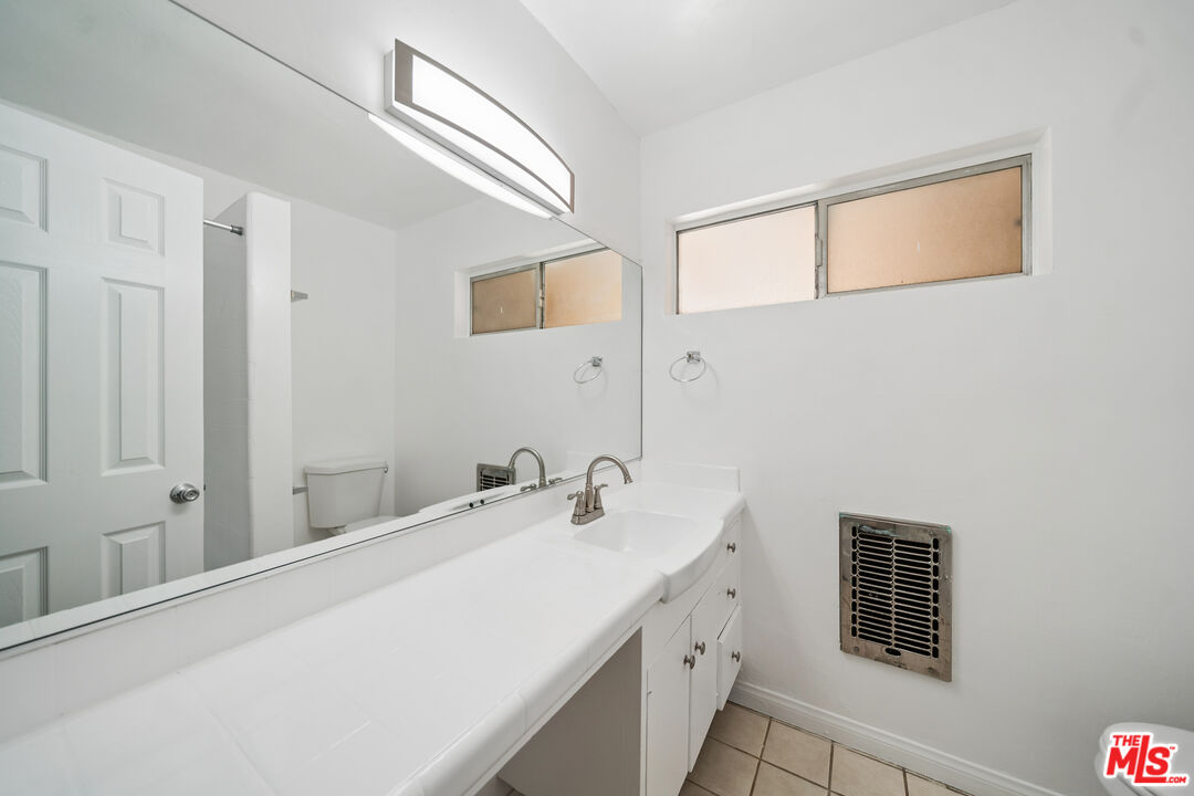 7545 W Hampton Ave Unit: 108