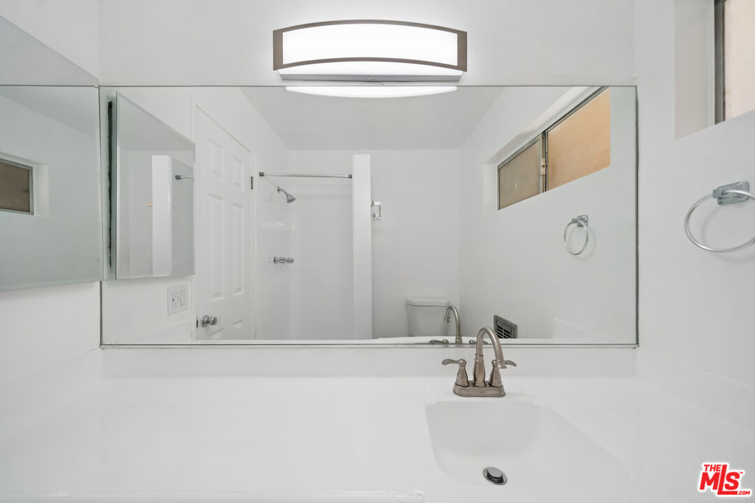 7545 W Hampton Ave Unit: 108