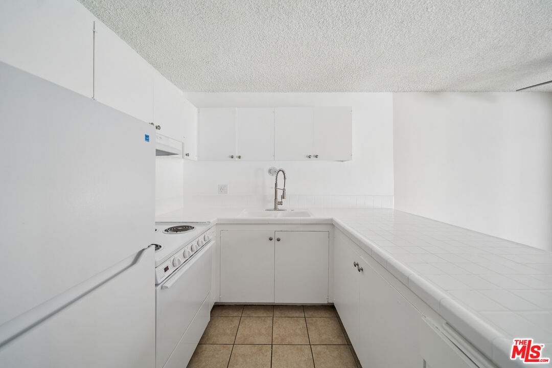 7545 W Hampton Ave Unit: 108