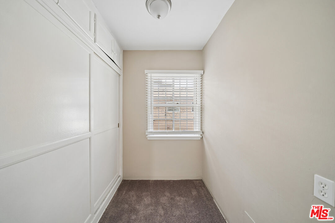 1402 N Mansfield Ave Unit: 1402 1/2