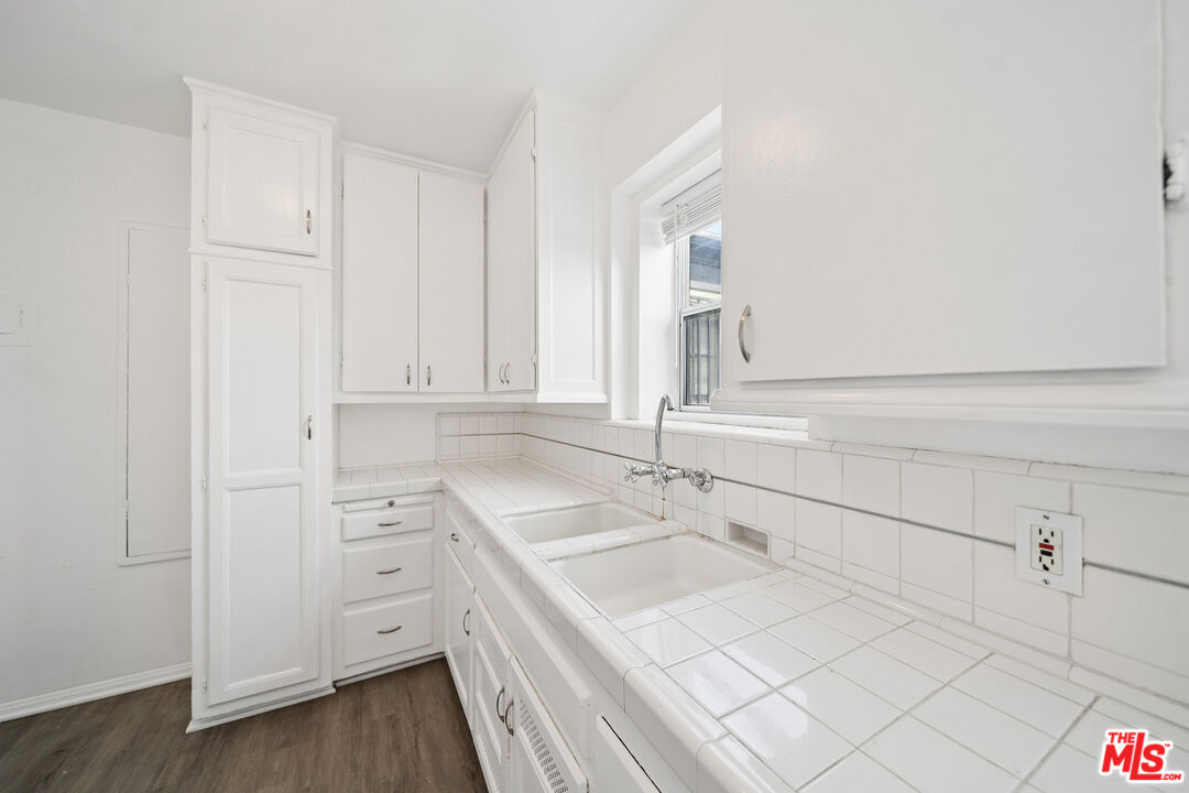 1402 N Mansfield Ave Unit: 1402 1/2