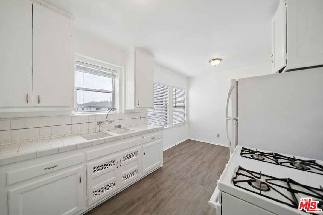 1402 N Mansfield Ave Unit: 1402 1/2
