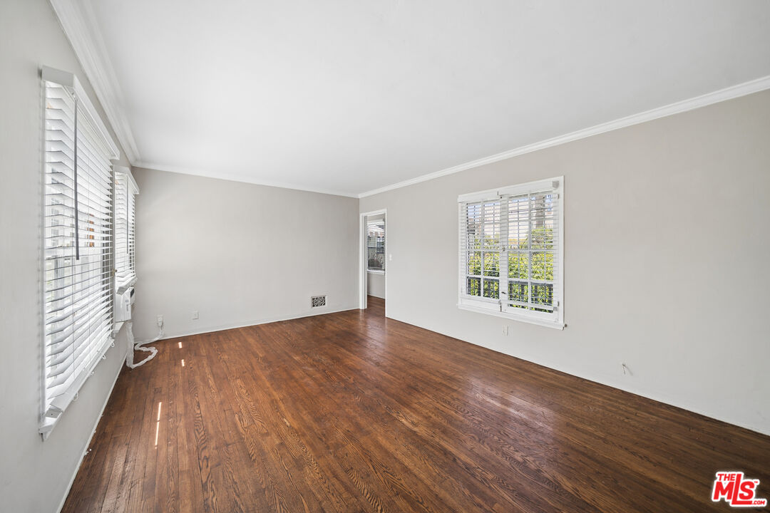 1402 N Mansfield Ave Unit: 1402 1/2