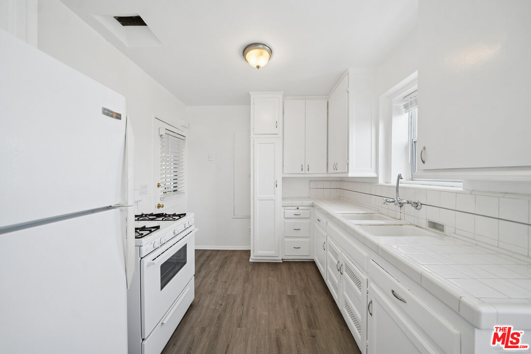 1402 N Mansfield Ave Unit: 1402 1/2