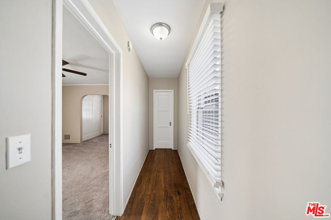 1402 N Mansfield Ave Unit: 1402 1/2